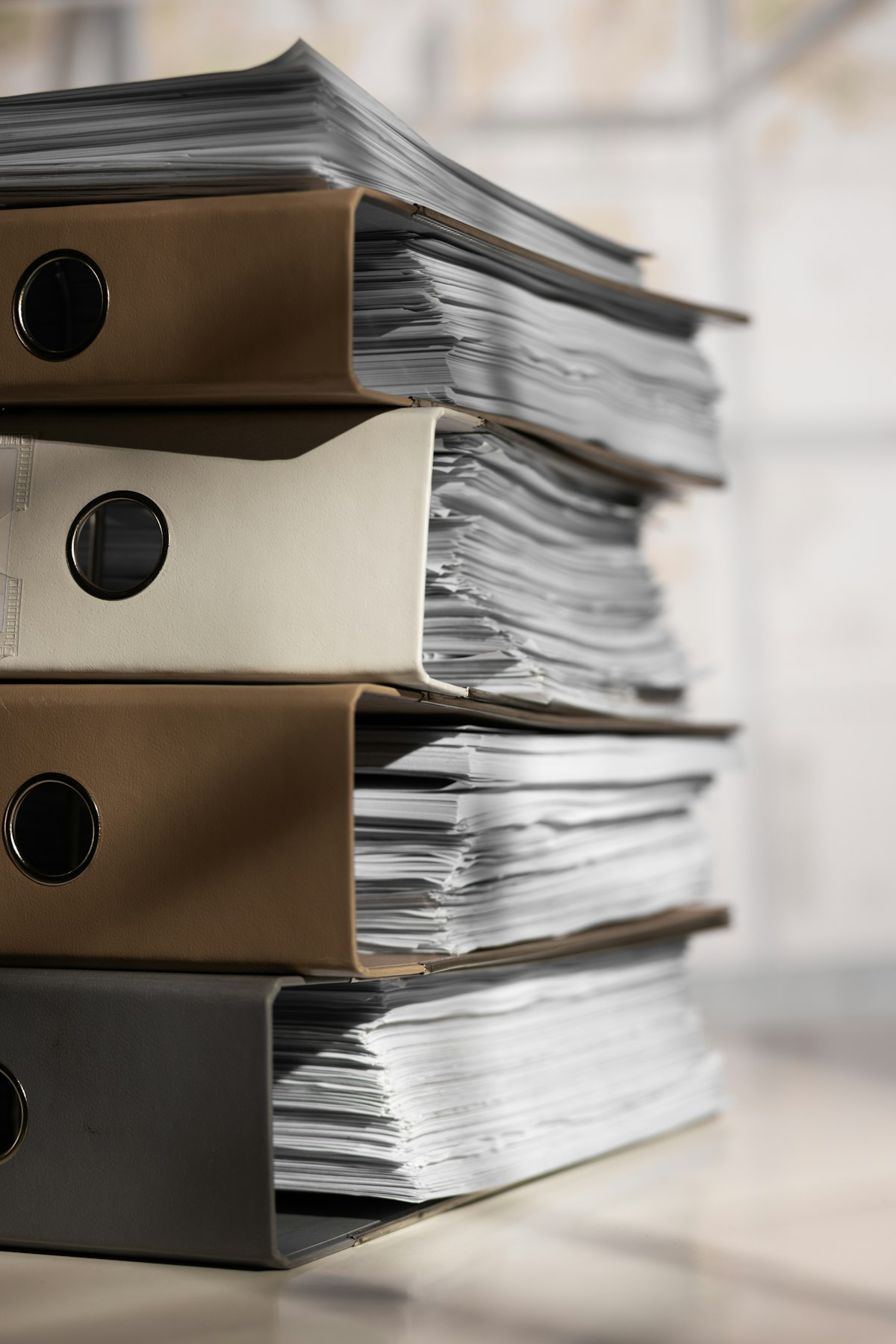 TISAX ohne 100 Stunden Katalog-Chaos: Wie KI die VDA ISA-Bearbeitung revolutioniert