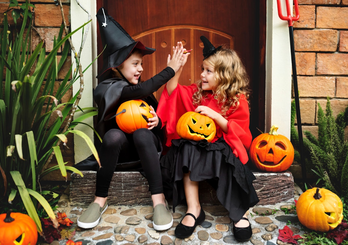 Enfants déguisés pour Halloween, vacances d'octobre