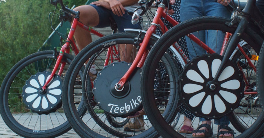 Des vélos devenus électriques grâce à la roue Teebike!