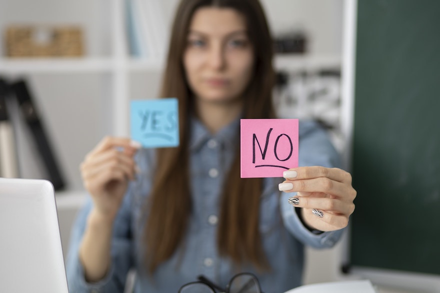 Jeune lycéenne qui a reçu que des refus sur Parcoursup et qui se demande ce qu'elle peut faire pour avoir des études post-bac pour la rentrée prochaine