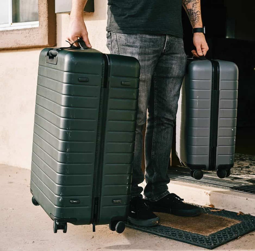 Luggage storage delivery Fontainebleau