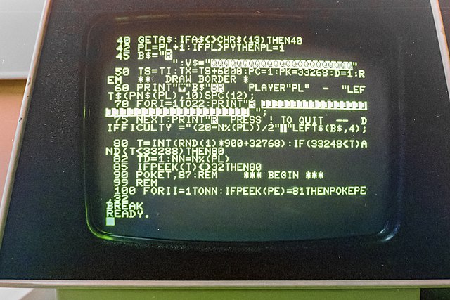 640px-Monitor_Commodore_CBM_3016_with_BASIC_program-0309.jpg