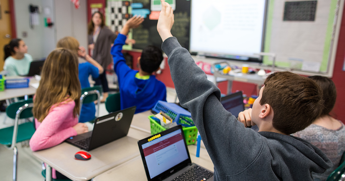 students using 1 to 1 Chromebooks in the classroom.