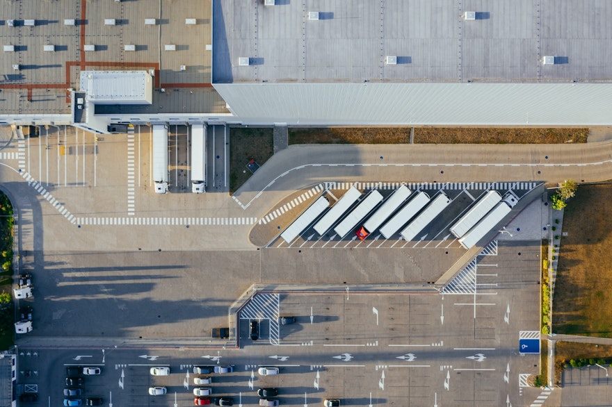 Transport Lastwagen in einem Ersatzteillager