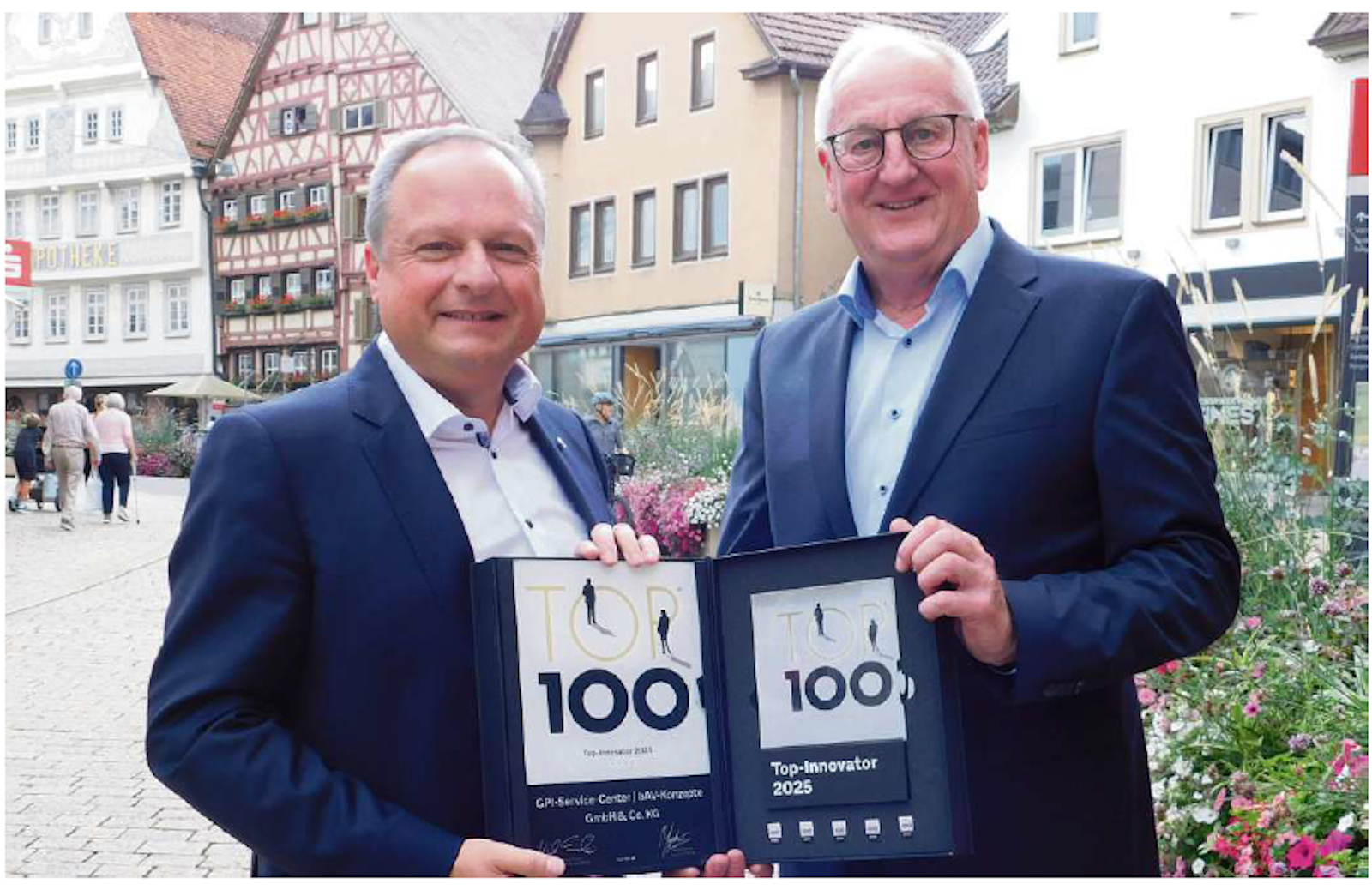 Oberbürgermeister Jürgen Großmann gratuliert zur 5. TOP 100-Auszeichnung