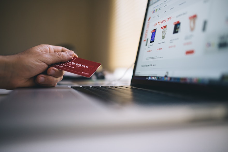 Retail & e-commerce : 7 cas d'usage de voicebots pour désengorger votre centre de contact
