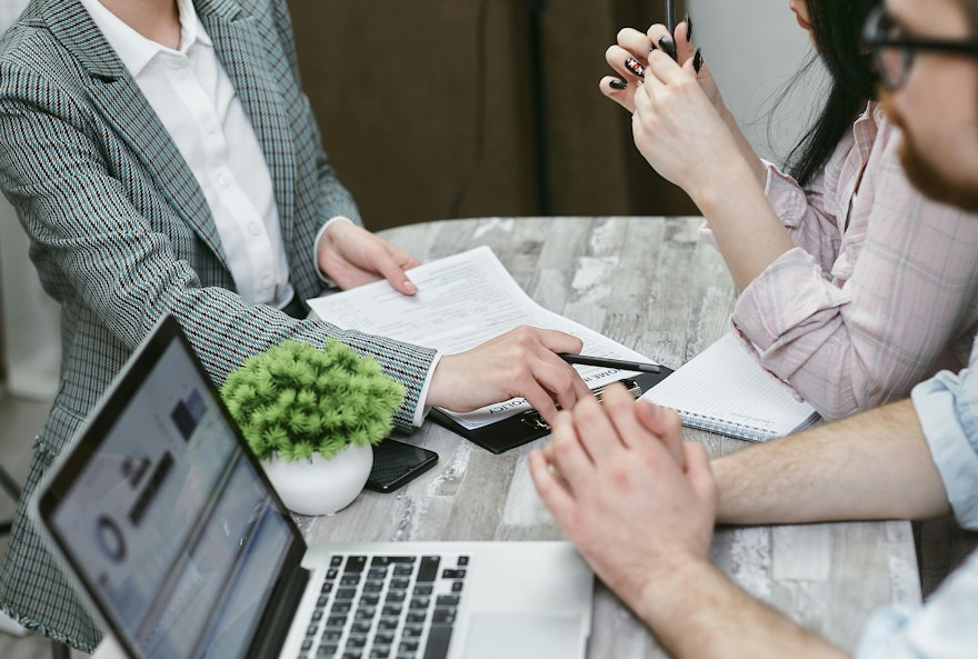 Can you use same Conveyancer for buying and selling?