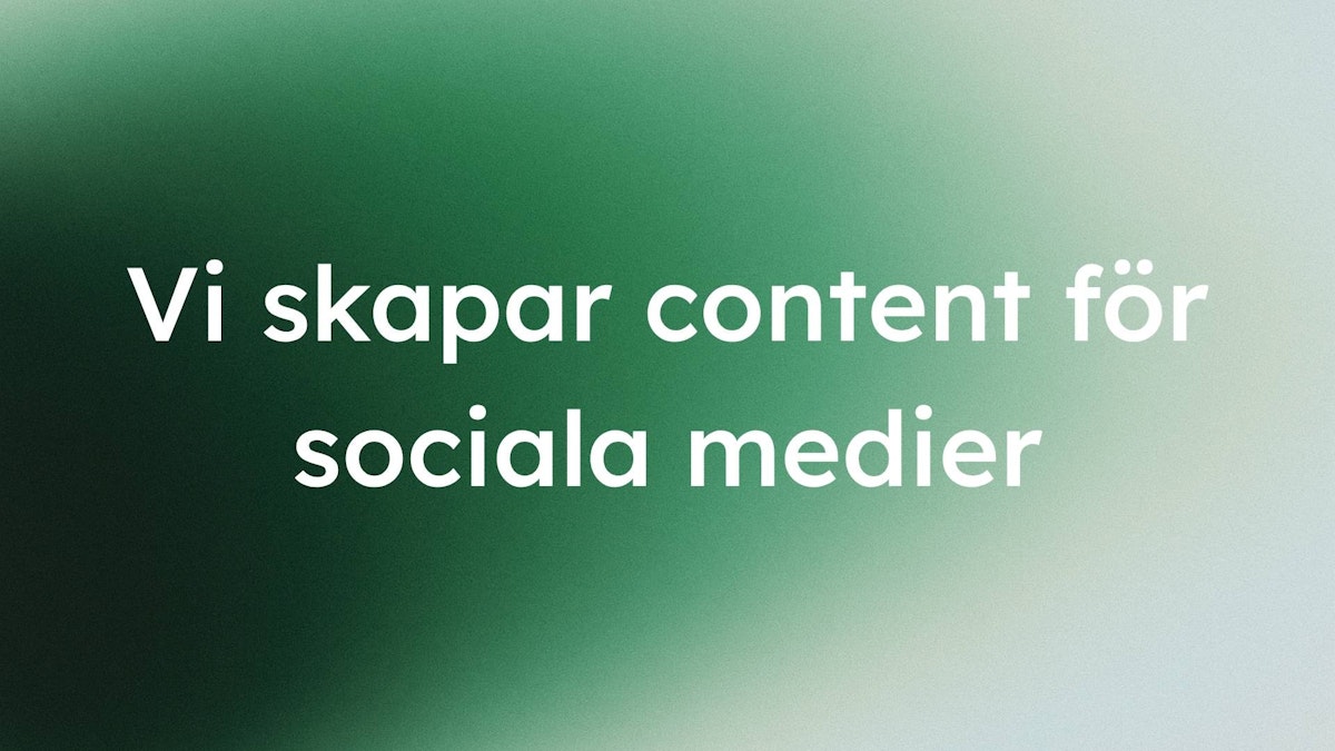 Mjuk grön gradient med texten "Vi skapar content för sociala medier" i vitt