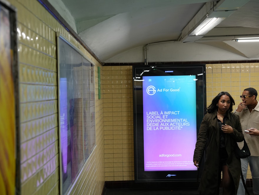 Ad For Good®️ launches its first Digital out of Home awareness campaign on responsible advertising issues in Paris with Mediatransports
