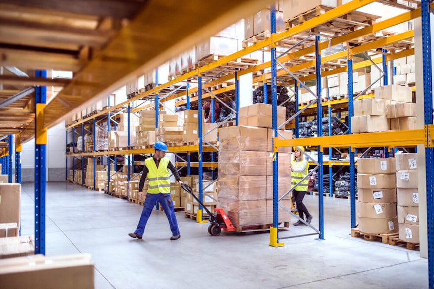 Logistics & Mail: 6 use cases for voicebots to support your contact center teams
