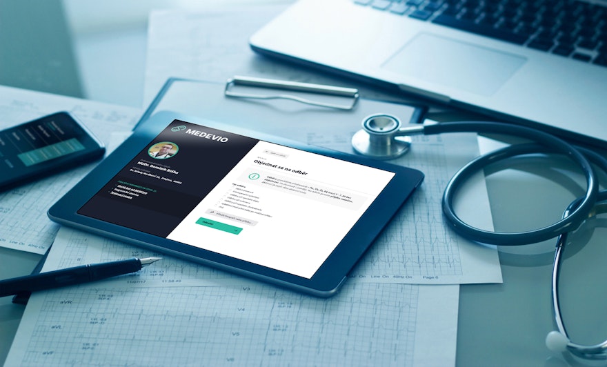 Lékaři musí mít dle zákona zabezpečenou online komunikaci. Sociální sítě či messengery nároky nesplňují