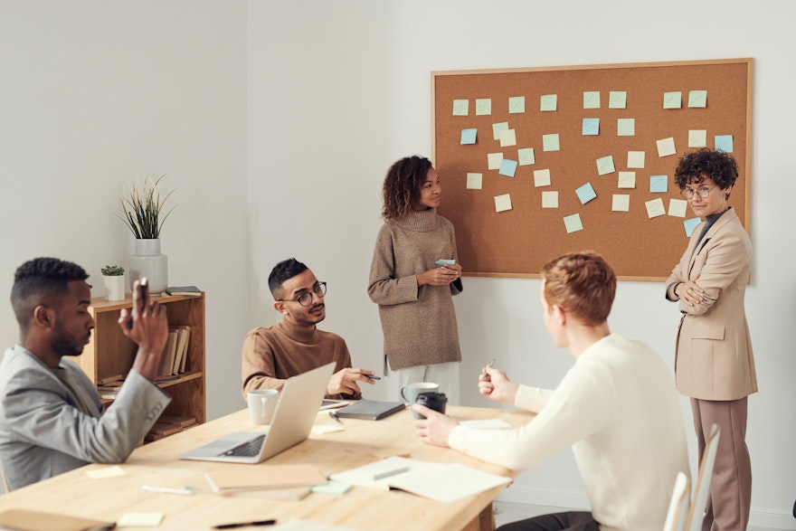 Develop New Employee Onboarding Packets Using These Four Elements