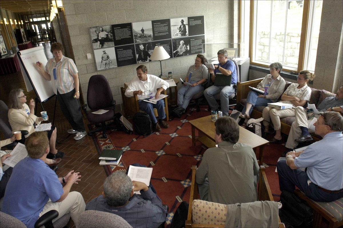 riunione in salotto2.jpg